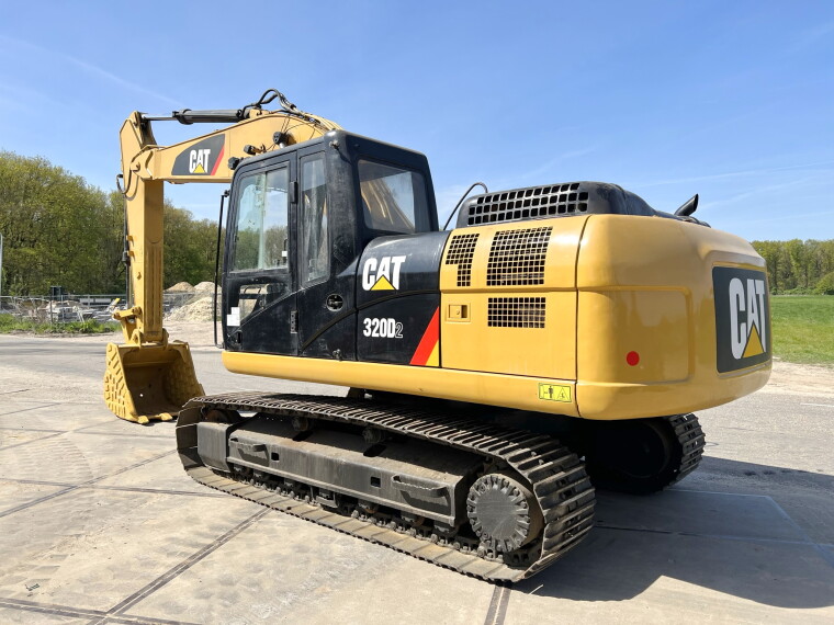 l_03_Caterpillar 320d2 – BM4931_07